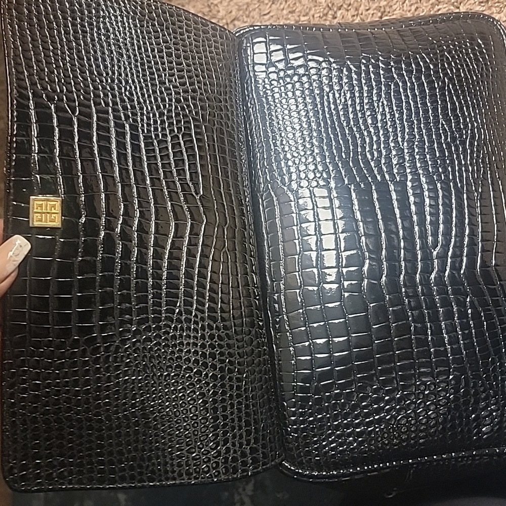Givenchy Toiletry - Picture 10 of 16